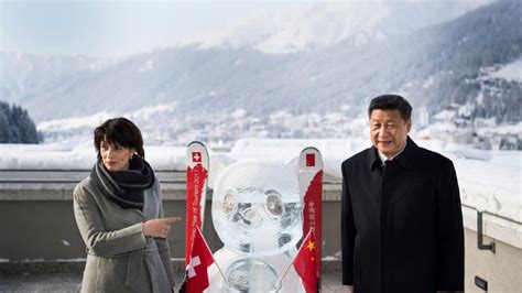 Chinese President Xi Maakt Zich Populair Bij Mondiale Elite Met Warm