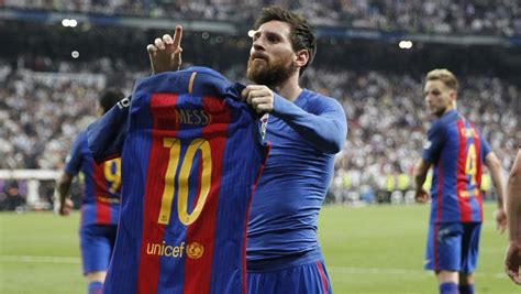 Last Second Messi Winner Keep Barcas Title Hopes Alive Barca 3