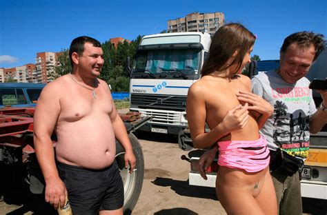 Shameless Teen Posing Naked In Front Of Truckers Russian Sexy Girls