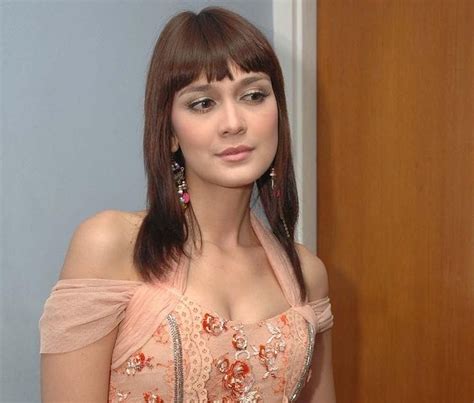 Luna Maya Sexy Girl From Bali Island Cewek Cantik Gadis Seksi Gallery