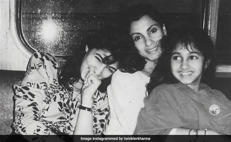 Heres A Priceless Throwback Pic Of Twinkle Khanna Dimple Kapadia And Rinke Khanna