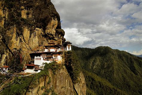 Top 10 Himalayan Monasteries To Stay In Letusgoto