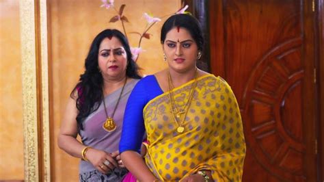 Vanambadi serial actress suchithra nair hot viral dubsmash video funny tiktok comedy musically videos whatsapp malayalam. Watch Vanambadi episode 41 Online on hotstar.com