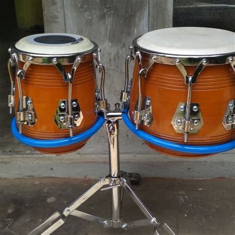 Alat musik ritmis tradisional timpani adalah alat musik yang terbuat dari bahan kuningan dan tabungnya menyerupai mangkuk. 8 Contoh Alat Musik Ritmis Tradisional Indonesia dan Dunia - Kwikku