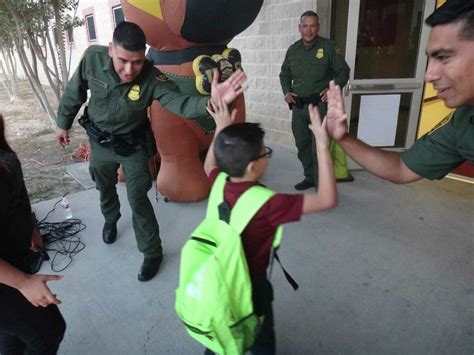 Border Patrol Welcomes Students Back With High Five Program