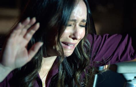 ‘9 1 1 jennifer love hewitt on maddie s latest hostage crisis ‘big things to come with chimney