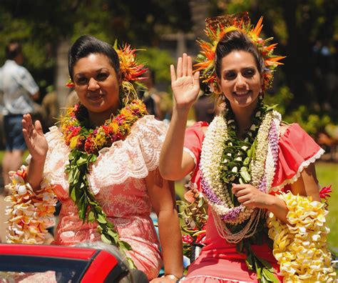 Hawaiian Traditions Dresses Images 2022