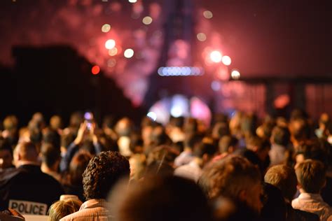 Fotos Gratis Música Noche Torre Eiffel Multitud Audiencia