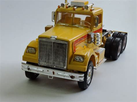 Gallery Pictures Amt White Western Star Semi Tractor Plastic Model Truck Kit 125 Scale 724