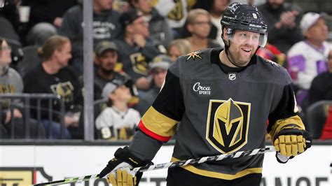 Nhl Phil Kessel Claims Ironman Record With 990th Straight Game Yahoo