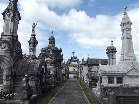 La Belleza Del Cementerio De La Carriona De Avilés Y Ii