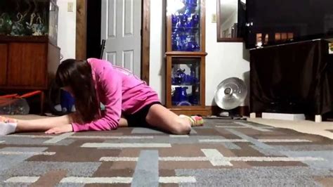 How To Stretch To Do The Splits Youtube