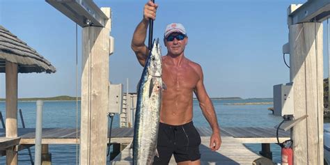 tim mcgraw shows off shredded six pack abs at 53 in new photo