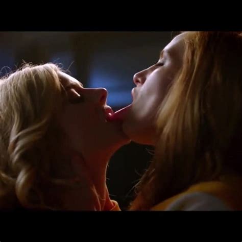 samara weaving and bella thorne kiss porn cc xhamster xhamster