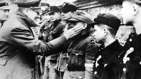 Adolf Hitler Wie Sich Der Diktator Gleich Zweifach Umbrachte