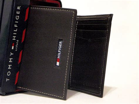 And from the looks of things, the wallet is no exception. Boutique Malaysia: TOMMY HILFIGER mens TRIFOLD Wallet