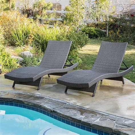 The Best Outdoor Lounge Chair What To Look For 2018