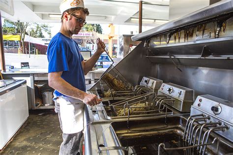 The Dicks Drive In Story Then And Now Eater Seattle