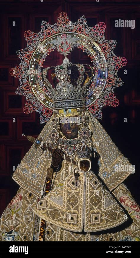 Imagen De La Virgen De Guadalupe Detalle Ubicación Interior Monasterio De Guadalupe Cáceres