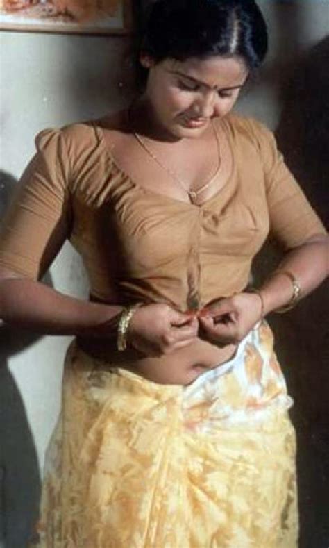 Hot Mallu Aunty In Tight Blouse And Navel Hq Stills Only Indian Actress