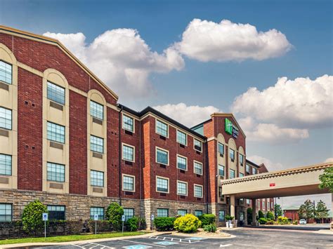 Hotels In Broken Arrow Ok Holiday Inn Express And Suites Tulsa S