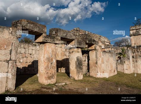 Le Palais De Kabah Les Ruines Mayas Pr Hispanique De Kabah Font Partie