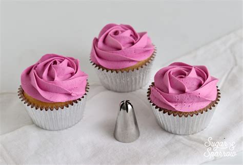 5 Easy Designs For Buttercream Flower Cupcakes Sugar And Sparrow
