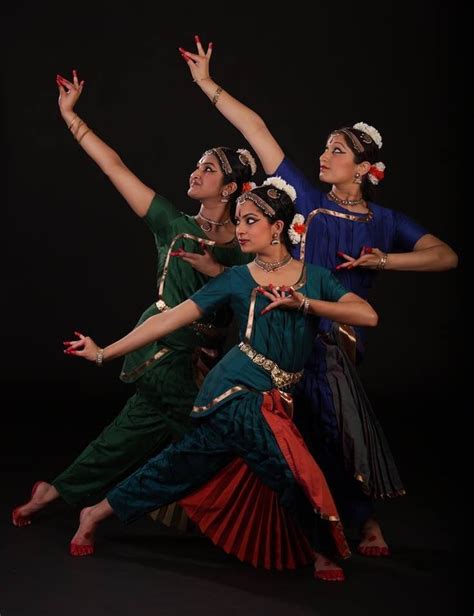 Exquisite Bharatanatyam Poses Dance Poses Dance Photography Poses