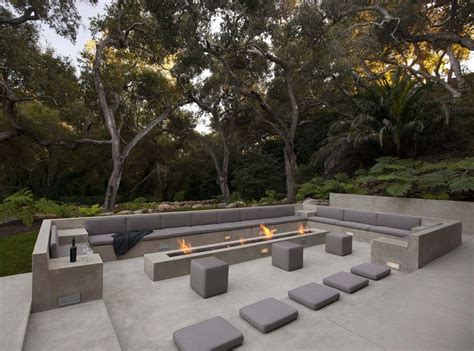 15 Outdoor Seating Areas And Fire Pits Built For Entertaining Fire