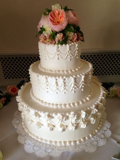 Traditional Wedding Cake In 2019 Wedding Cake Designs