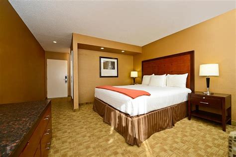 The venue is also next door to peace love yoga palm springs, and near a cable car station. hotel Palm Springs buchen | Best Western Inn at Palm Springs