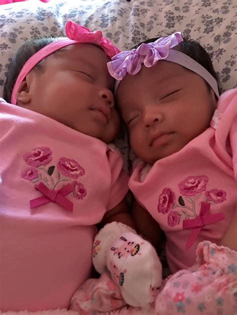 Pin By Cahty Del Valle On Baby Twins Twin Baby Girls Twin Babies