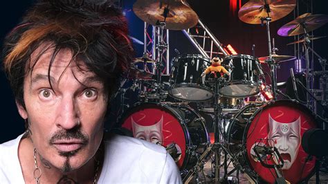 Tommy Lee 5 Reasons Why Hes A Drumming Genius Drumeo Beat