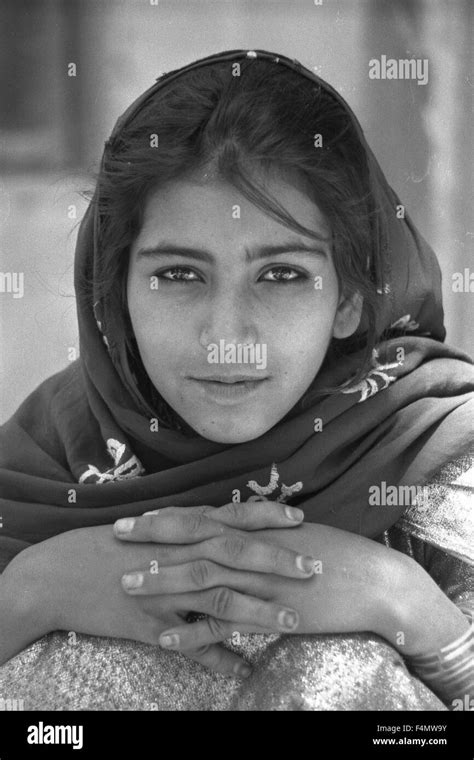 Afghanistan Afghan Girl Stock Photo Alamy