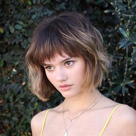 Gorgeous Hairstyles For Short Wavy Hair With Bangs And Layers With Simple Style Stunning