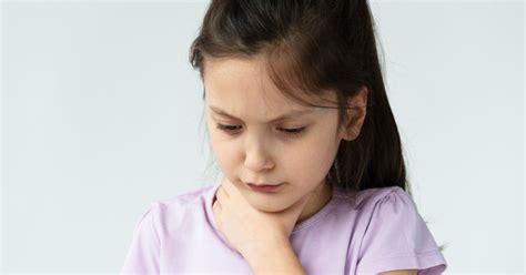 Dolor De Garganta Faringoamigdalitis En Niños Síntomas Causas Y