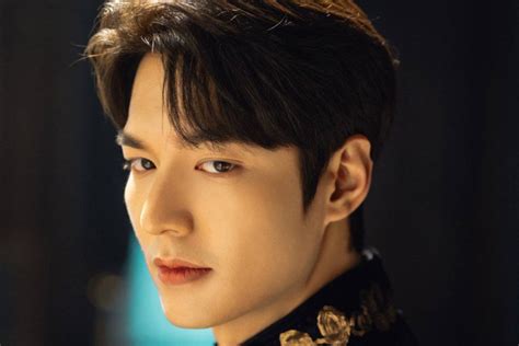 The role won him a best new actor award at the 45th baeksang arts awards. 10 things to know about Korean heartthrob actor Lee Min-ho ...