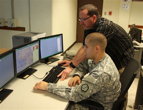 19th Esc Soldiers Master The Command Post Of The Future Article The