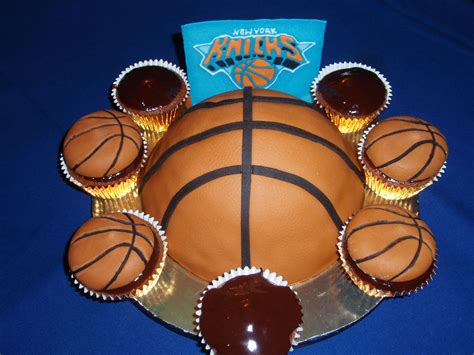 Tarta De Balón De Baloncesto De Los New York Knicks New York Knicks Basketball Fondant Cake