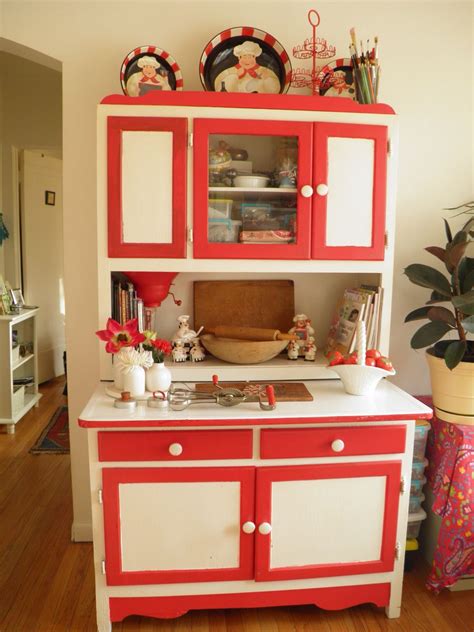 It's bold enough for bright, modern kitchens and works well with neutrals for a more traditional décor. Red and white Hoosier kitchen cabinet.The link has its ...