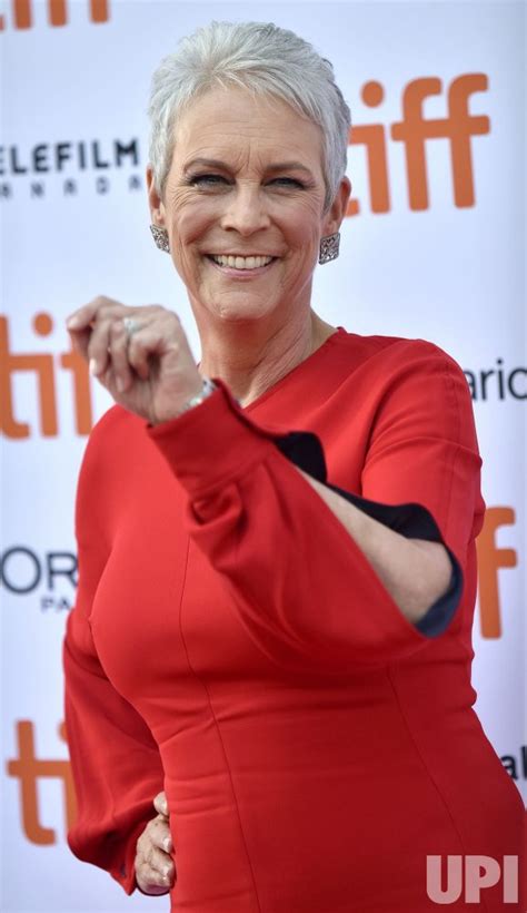 Photo Jamie Lee Curtis Attends Knives Out Premiere At Toronto Film