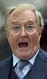 Robert Hardy dead: Tributes paid to Harry Potter star | BT