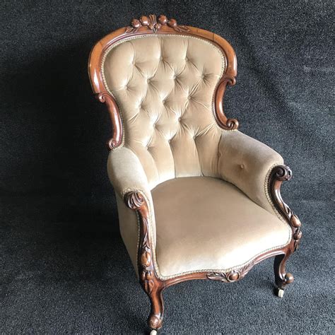 A Fine Beautiful Carved Walnut Buttoned Back Arm Chair - Antique Chairs ...
