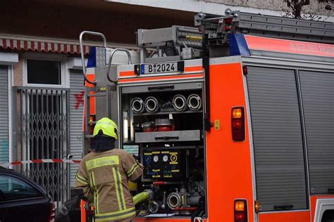 Alle 1 2 ab 3 ab 4 ab 5 ab 6 kaltmiete alle bis 200 euro bis. Batterien brennen in Wohnung - Feuerwehr rettet Bewohner ...
