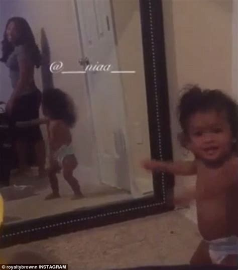Chris Brown S Daughter Royalty Shows Off Her Dance Moves Daily Mail