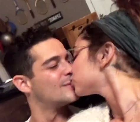Sarah Hyland Posts Nude Selfie With New Boyfriend Wells Adams Ok