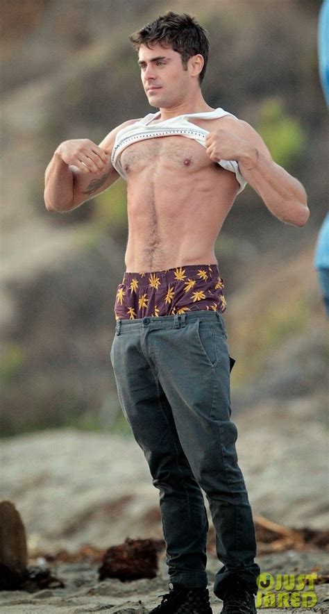 Celeb Saggers Zac Efron Sagging On The Beach