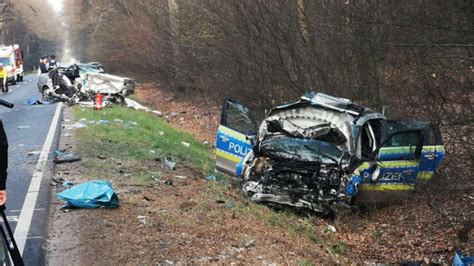 Langen/Hessen: Nach Flugzeugabsturz: Tödlicher Unfall mit Polizeiauto