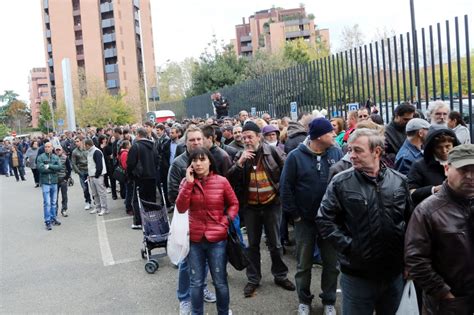 Ha aperto oggi, mercoledì 15 gennaio, il consolato onorario della romania per la toscana a firenze. In fila al Consolato Romeno di Bologna per votare per il ...