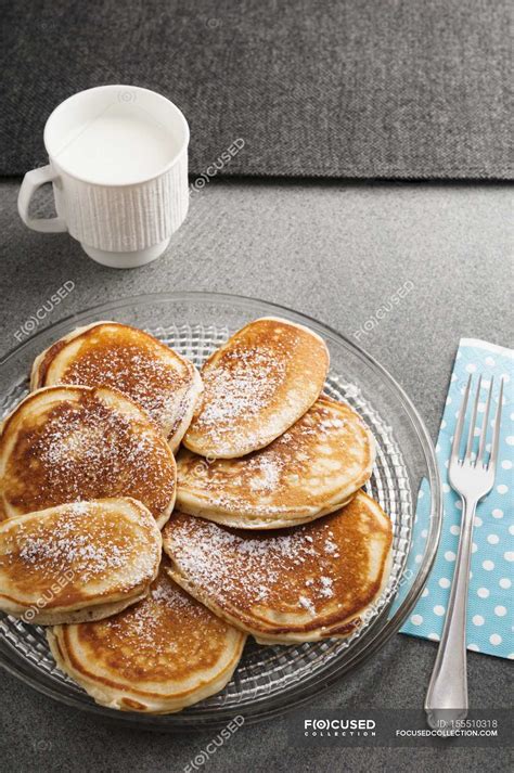 Buttermilk Pancakes With Icing Sugar — Yummy Tasty Stock Photo